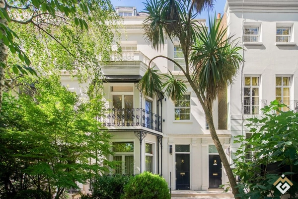 Holland Park Avenue, Holland Park, London, W11