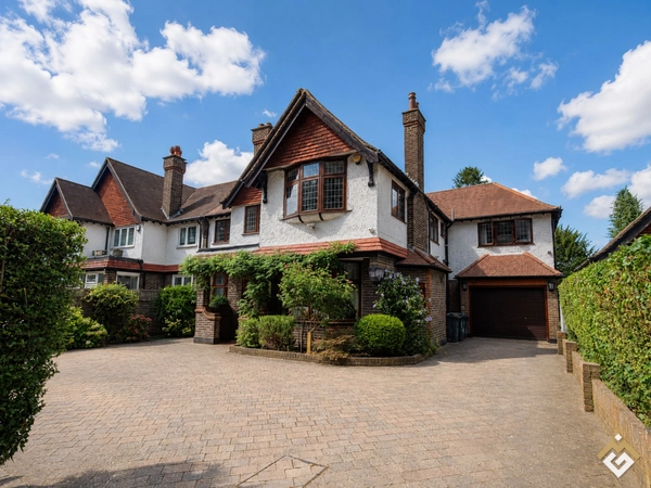 Plough Lane, Purley, CR8