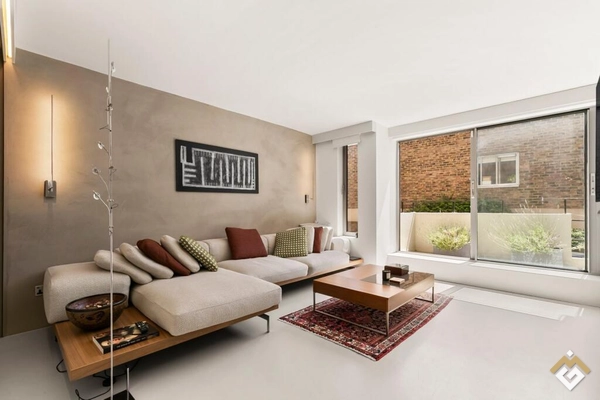 Shaftesbury Mews, London, W8