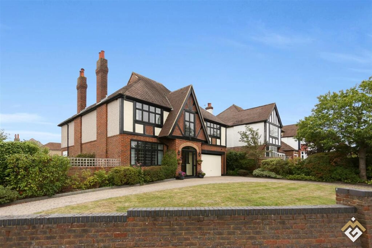 Shere Avenue, Cheam