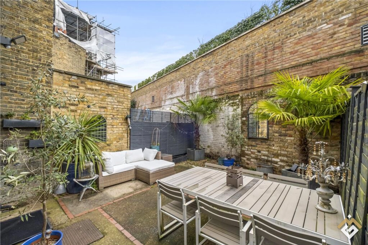 Heyford Avenue, London, SW8