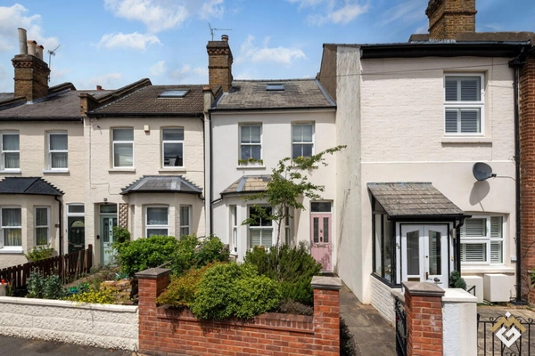 Victorstraße, Teddington