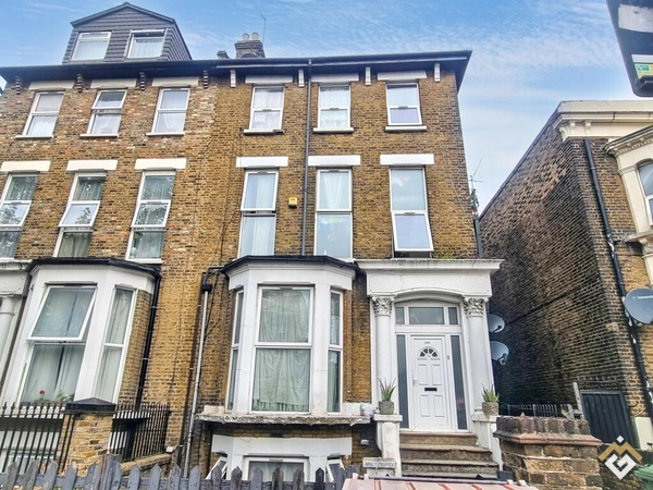 249 Ромфорд Роуд, Форест Гейт, Лондон, E7