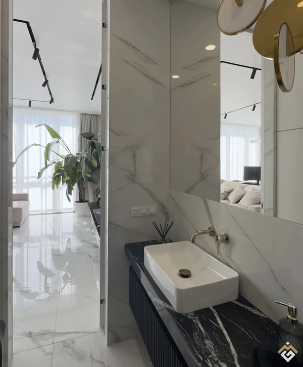Продаж 3к квартири 136 кв. м на наб. Дніпровська 20А, кв. 165Б