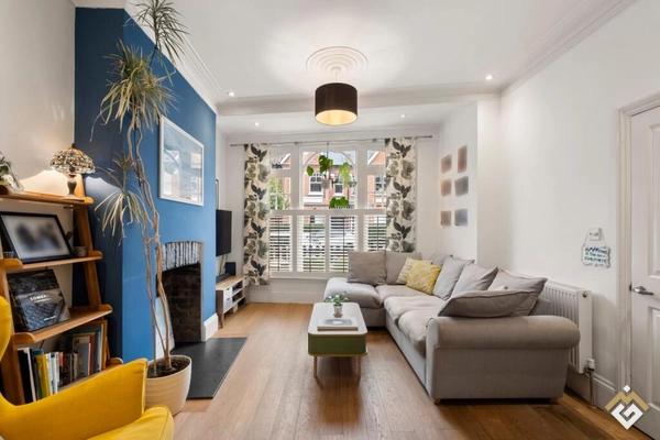 Dinsmore Road, London, SW12