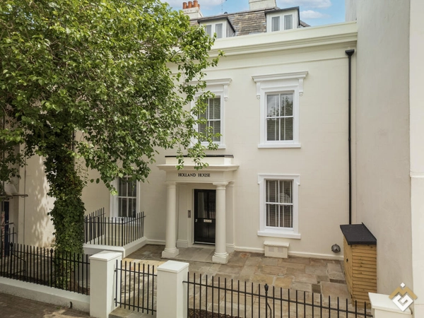 Calle de la Iglesia, Isleworth, TW7