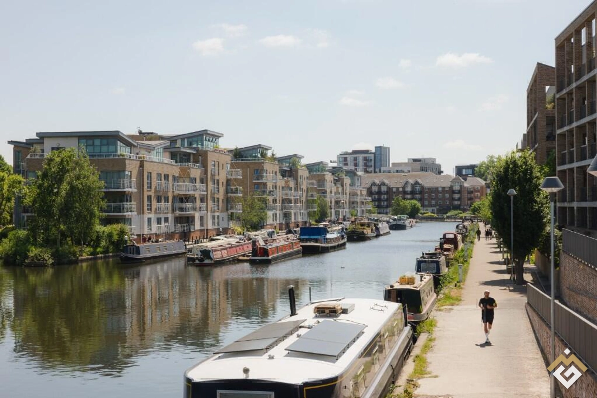 High Street, Brentford, TW8 0AA