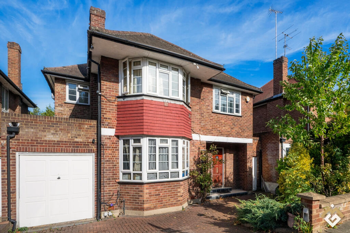 Ashbourne Yolu, Ealing, Londra, W5