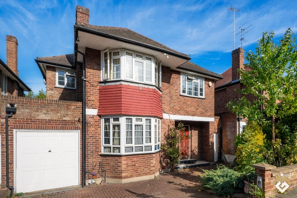 Ashbourne Yolu, Ealing, Londra, W5