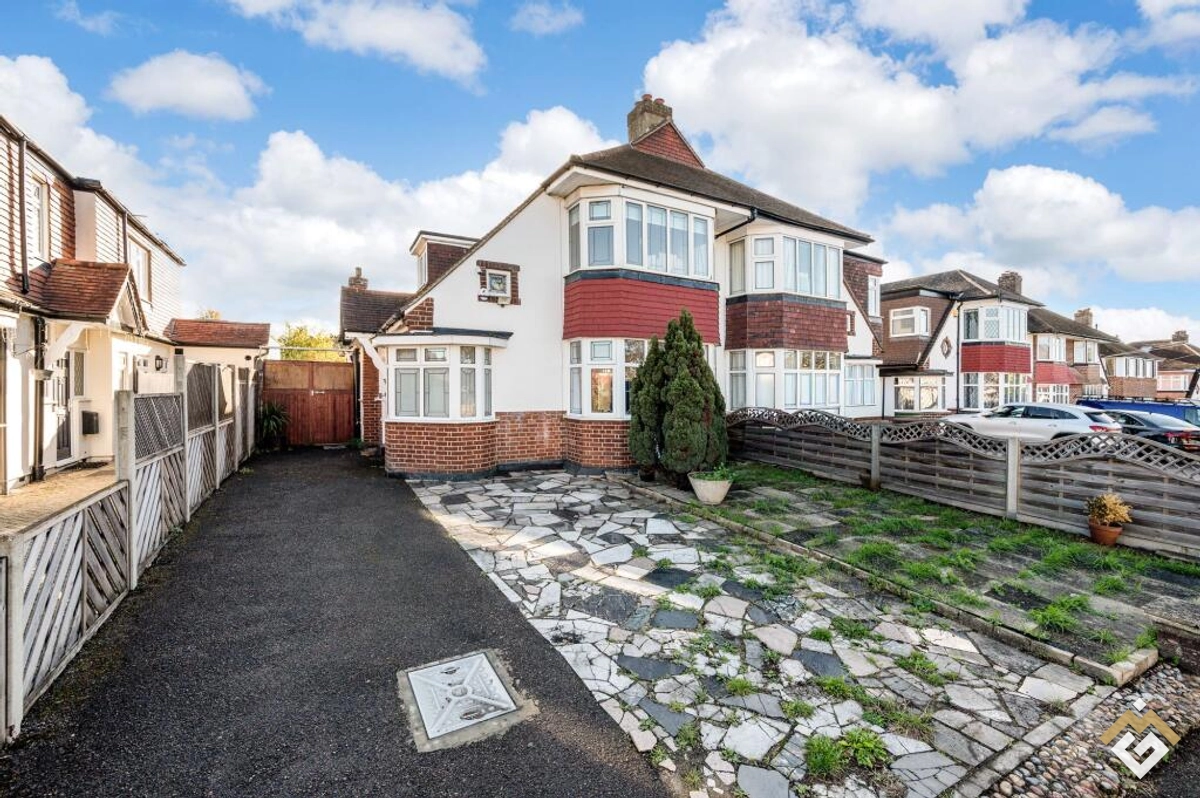 Woodstone Avenue, Stoneleigh, KT17