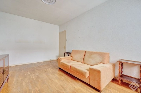 Flat / apartment for sale in calle de Boltaña