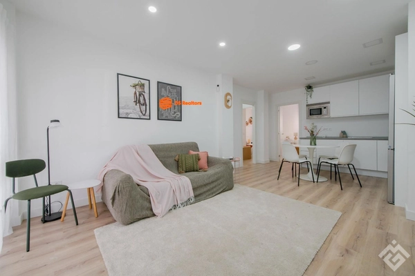 Flat / apartment for sale in calle del Puerto de Alazores, 28