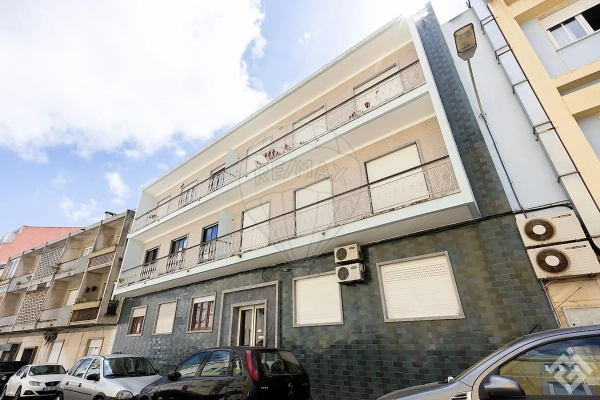 Apartment on Pascoal de Melo Street