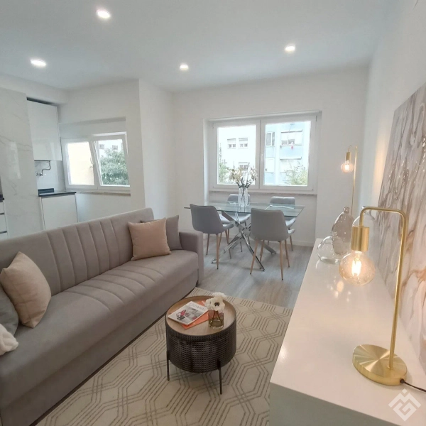 Apartamento na rua do Vale de Santo António