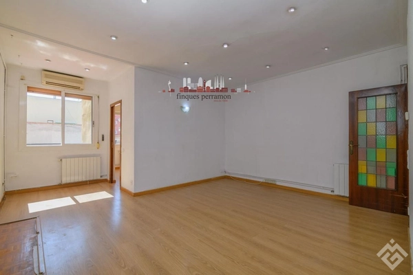 Apartment for sale in Ronda de Sant Pau