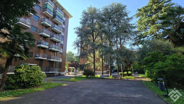 Apartment on Angelo Inganni Street, 84