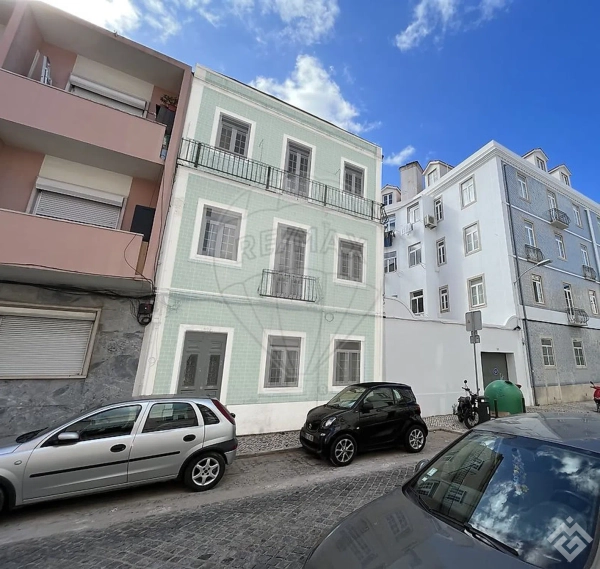 Apartment on Vítor Bastos Street