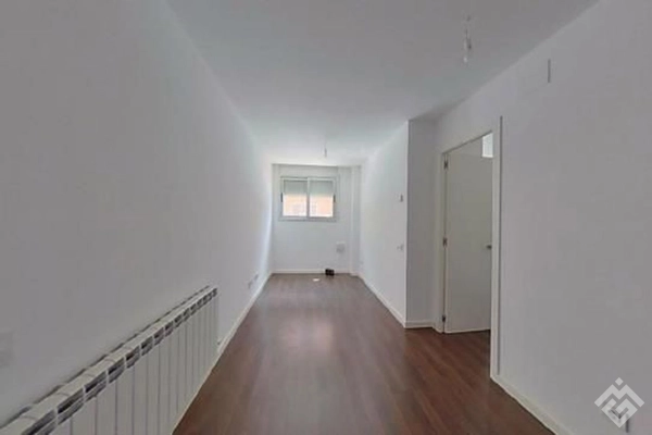 Studio flat for sale on Guipúscoa Street