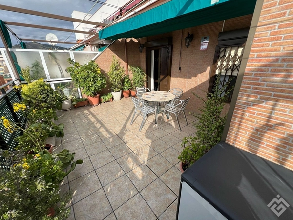Penthouse for sale on Calle de Sants, 390