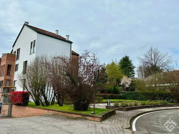 Apartment on F.lli Cervi Street, 16