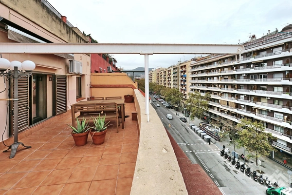 Penthouse for sale on Paseo de Fabra i Puig