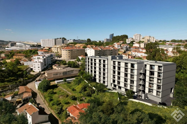 Amorim de Carvalho Caddesi'nde 64, 92, 128 ve 132 numaralı daireler