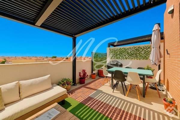 Duplex for sale on Manuel Cardenas Berbel Street