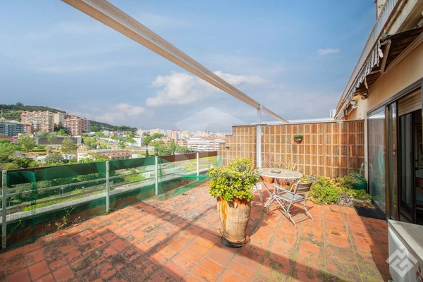 Penthouse for sale in El Baix Guinardó