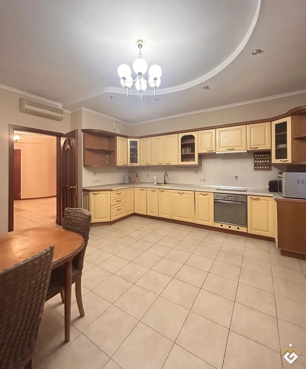 Long-term rental of a 4-room apartment at Volodymyra Ivasiuka Ave 12E