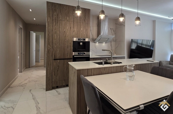 Location à long terme d'un appartement 3 pièces au 53, rue Predslavinska
