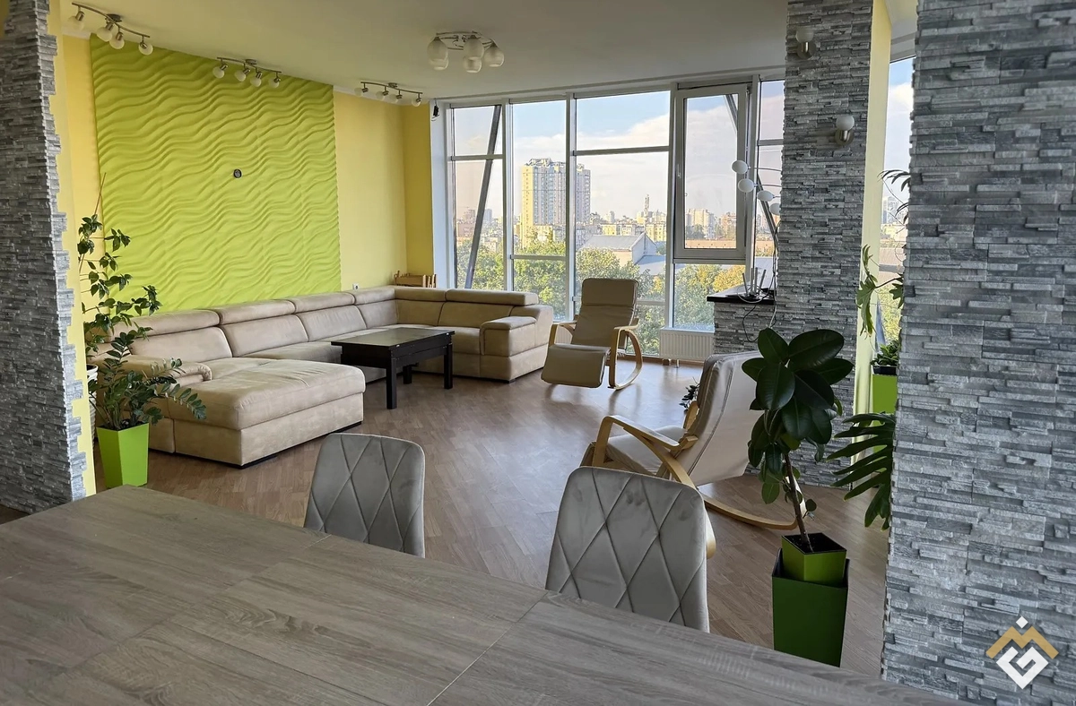 Langzeitmiete 2-Zimmer-Wohnung in der Avia-Konstruktor Antonov Straße 2B