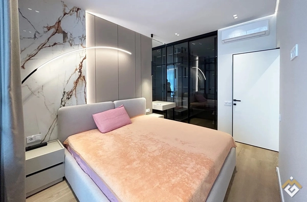 Long-term rental of a 1-room apartment on Ovrazhna Street 15