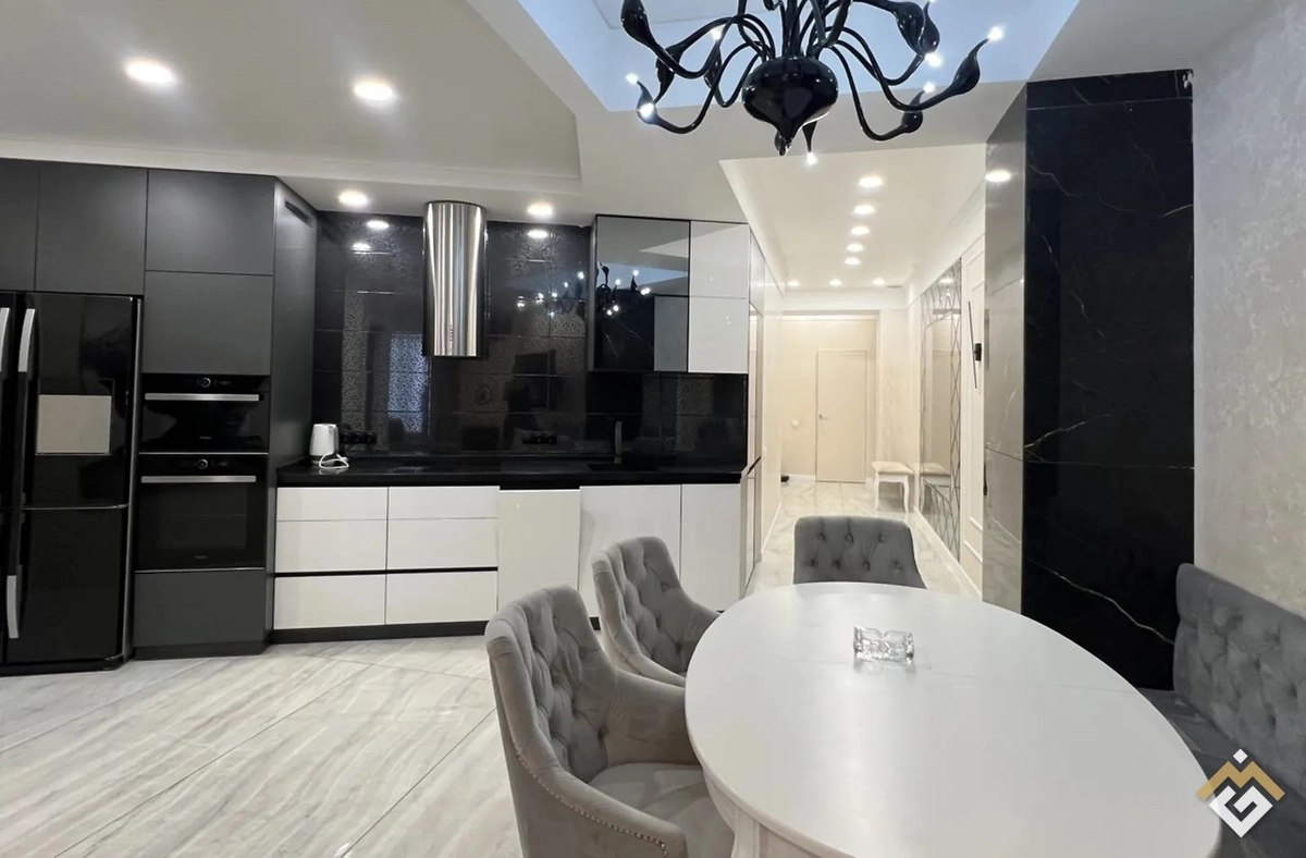 Long-term rental of a 2-room apartment on Arkadiyske Plateau 5/2