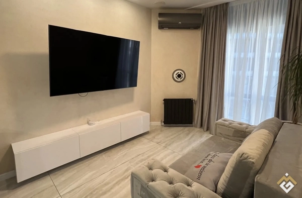 Long-term rental of a 2-room apartment on Arkadiyske Plateau 5/2