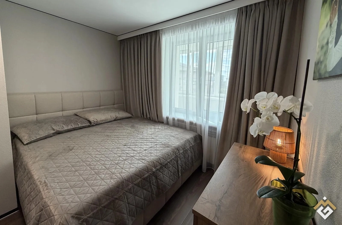 Long-term rental of a 3-room apartment on Pochayynynska St 62