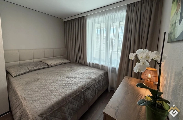 Long-term rental of a 3-room apartment on Pochayynynska St 62