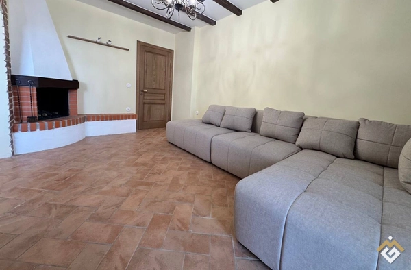 Long-term rental of a 3-room apartment on Olesandra Olesia St 19