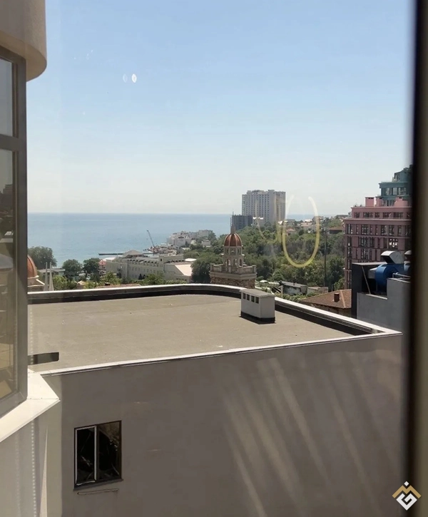 Long-term rental of a 2-room apartment on Arkadiyske Plateau 5/2