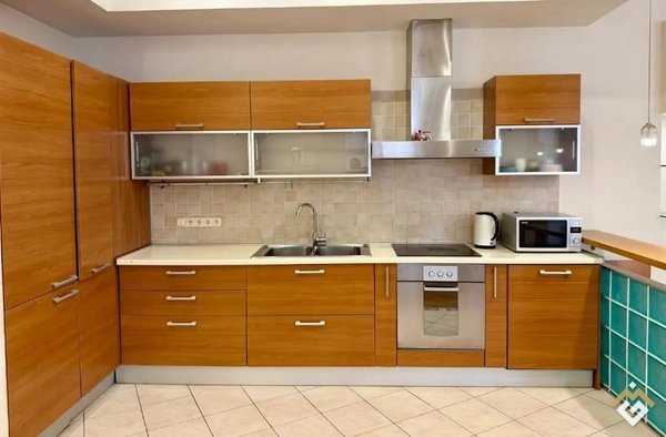 Long-term rental of a 3-room apartment on St Starokozatska 25