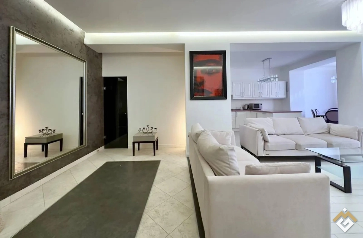 Long-term rental of a 2-room apartment on V'yacheslava Chornovola Avenue