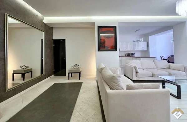 Long-term rental of a 2-room apartment on V'yacheslava Chornovola Avenue