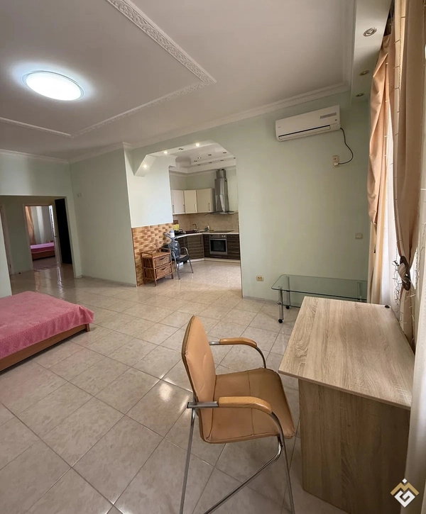 Long-term rental of a 3-room apartment on Bazarnaya St 5/2