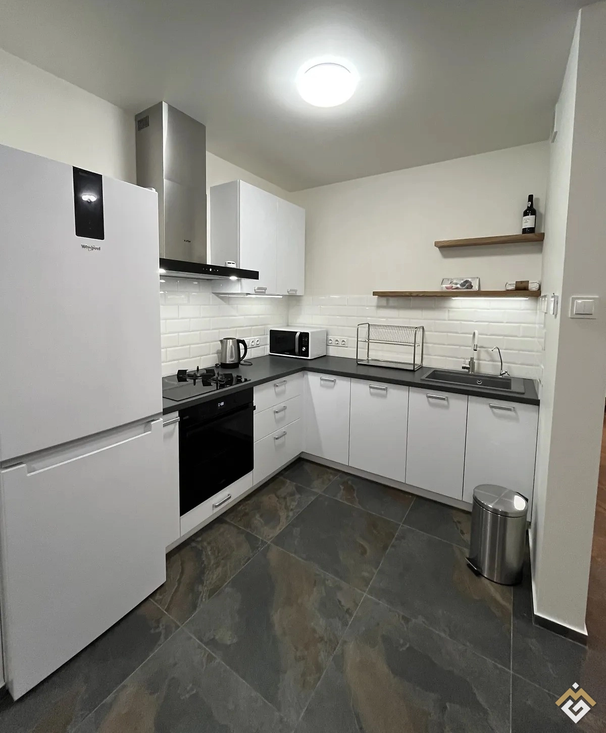Long-term rental of a 2-room apartment on Mykhaila Omelyanovicha-Pavlenka St 11