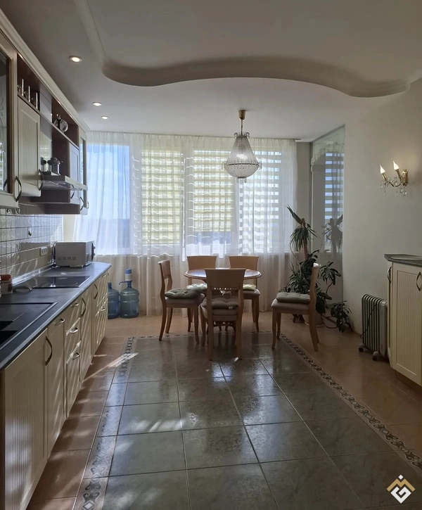 Long-term rental of a 3-room apartment on Klinichna St 23-25