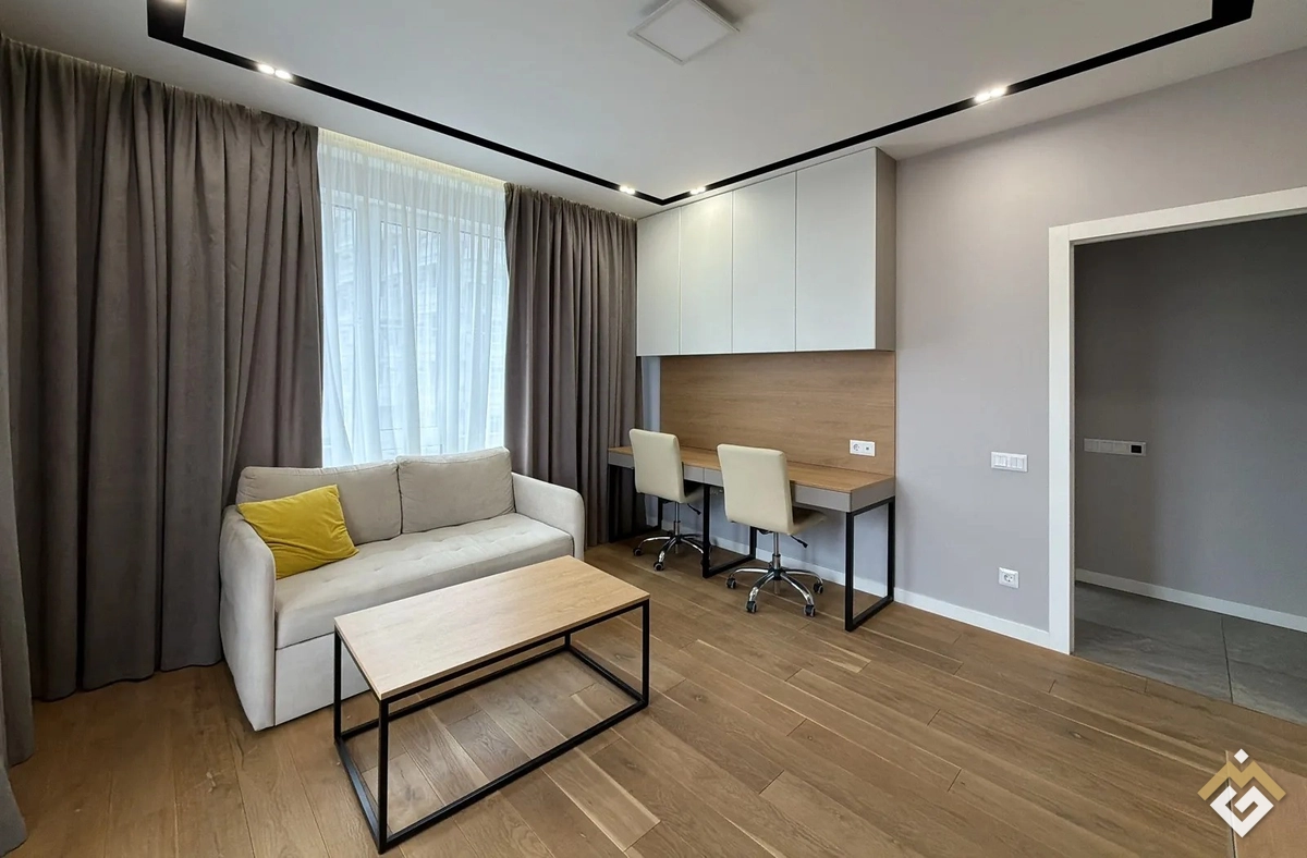 Long-term rental of a 3-room apartment on Mykhaila Maksymovycha St 24V