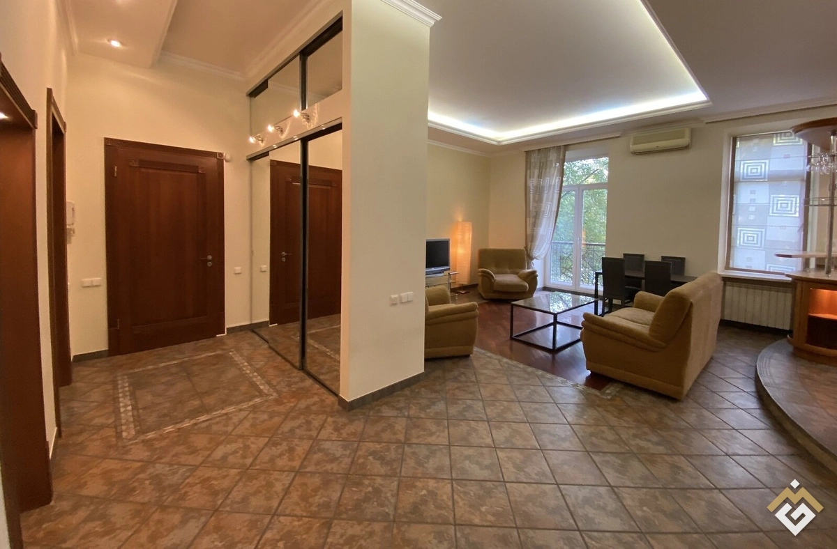 Long-term rental of a 3-room apartment on Khreshchatyk St 15/4