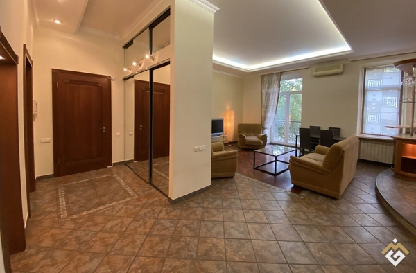 Long-term rental of a 3-room apartment on Khreshchatyk St 15/4