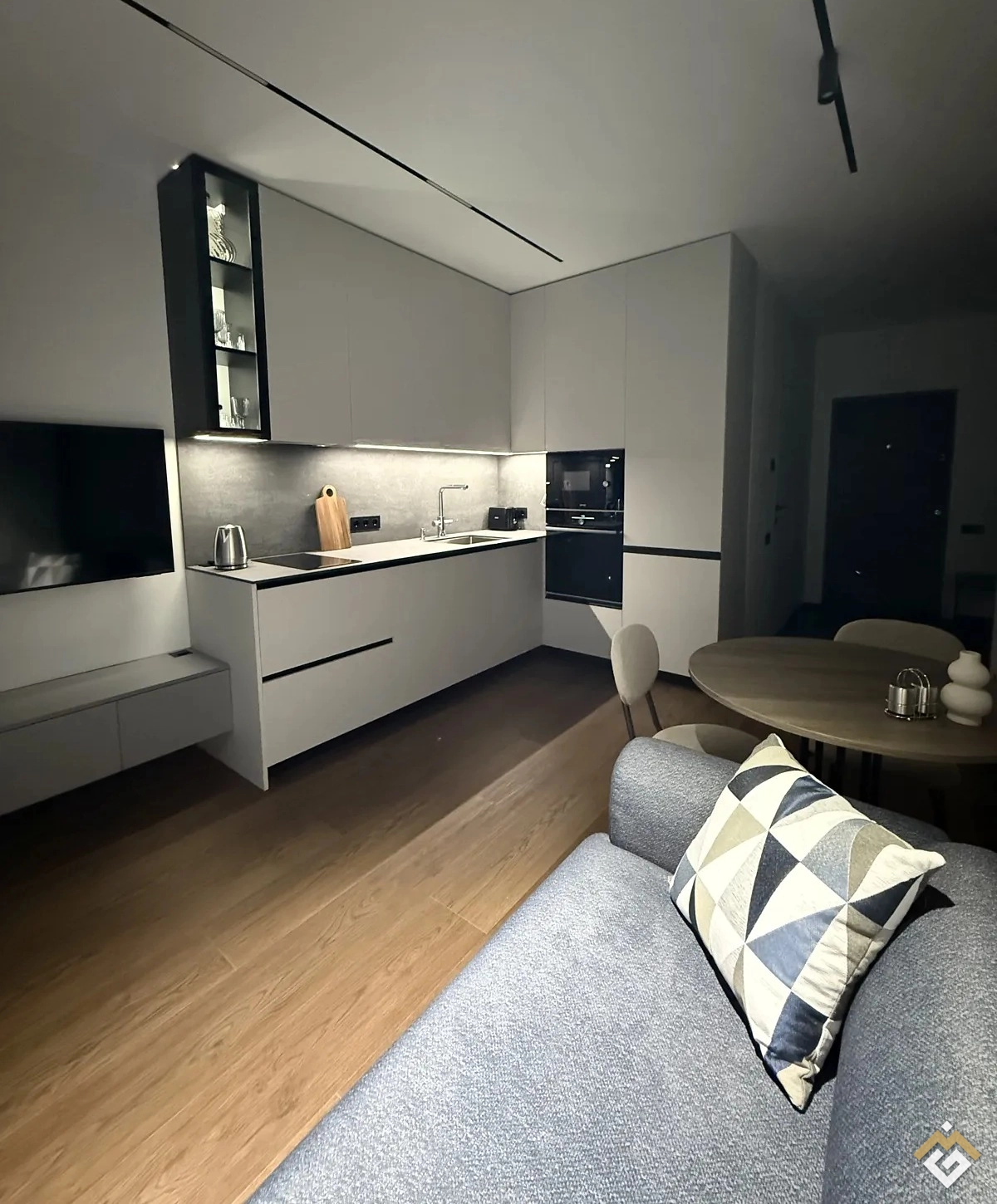 Long-term rental of a 1-room apartment on Lyubomira Guzara Avenue 15A