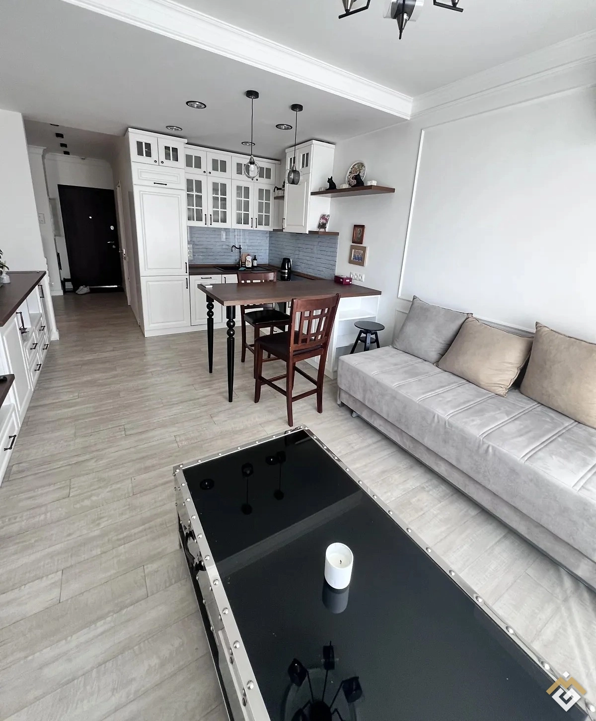 Long-term rental of a 1-room apartment on John McCain St 7