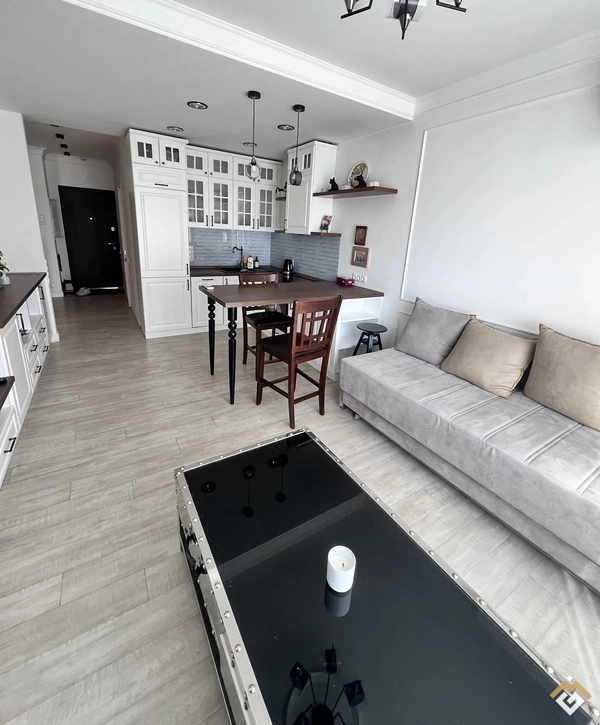 Long-term rental of a 1-room apartment on John McCain St 7